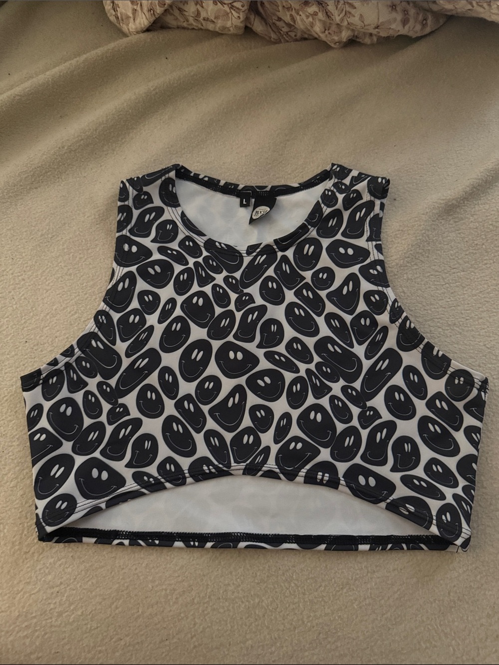 Black & White Smiley-Print Cropped Rave Top